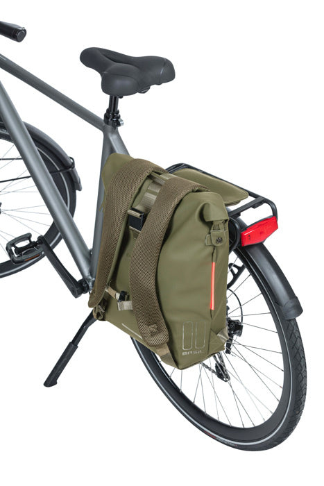 BASIL SOHO BICYCLE BAG/BACKPACK WITH LED LIGHT, 17L